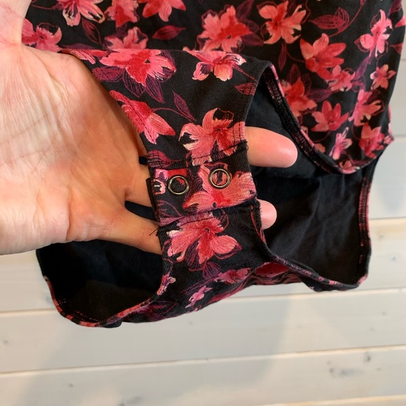 Express One Eleven | Floral Bodysuit - Picture 4 of 7